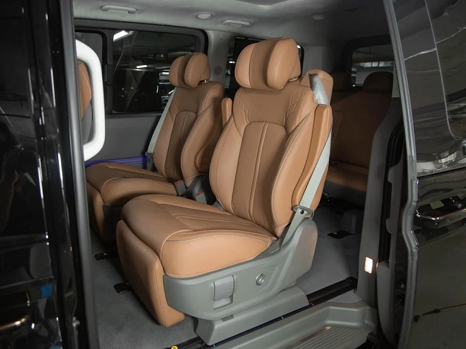 Hyundai Staria Черный Non metallic фото 10