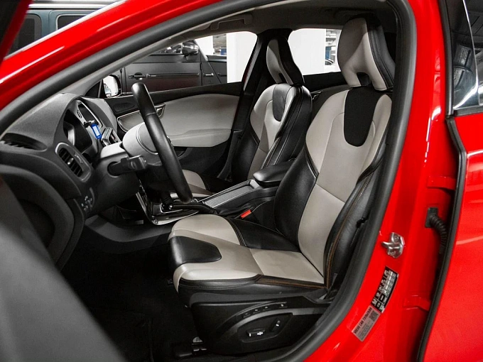 Volvo V40 2017 1.5 AT (152 л.с.) фото 8