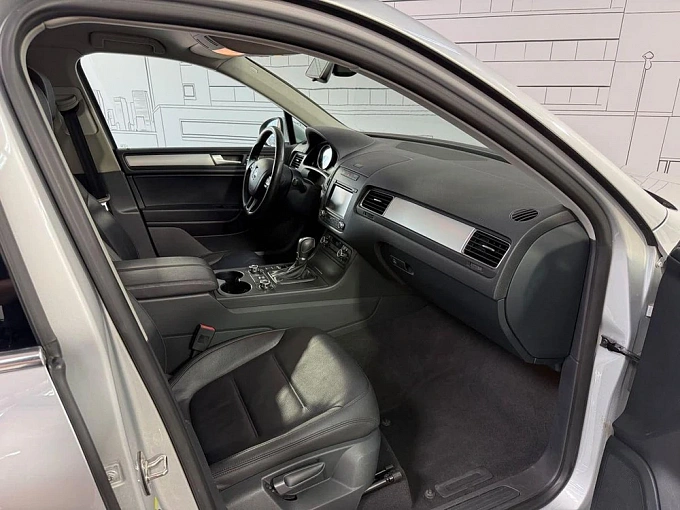 Volkswagen Touareg 2013 3.6 AT 4WD (249 л.с.) фото 12