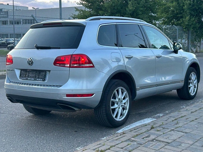 Volkswagen Touareg 2013 3.6 AT 4WD (249 л.с.) фото 5