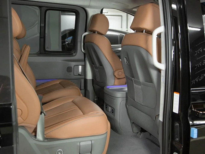 Hyundai Staria Черный Non metallic фото 9