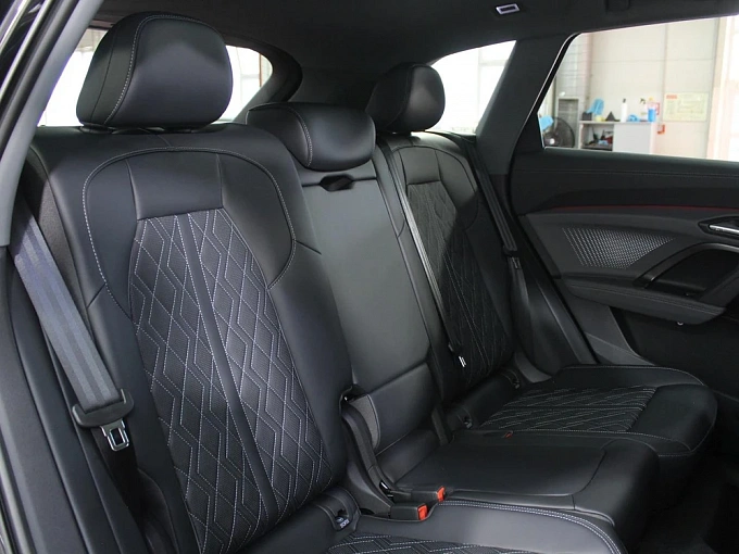 Audi Q5 Черный Non metallic фото 17