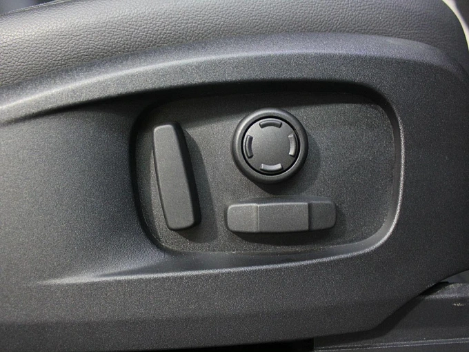 Land Rover Defender 2021 2.0d AT 4WD (200 л.с.) фото 29