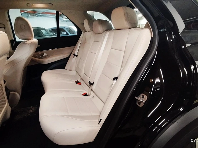 Mercedes-Benz GLE Черный Non metallic фото 3
