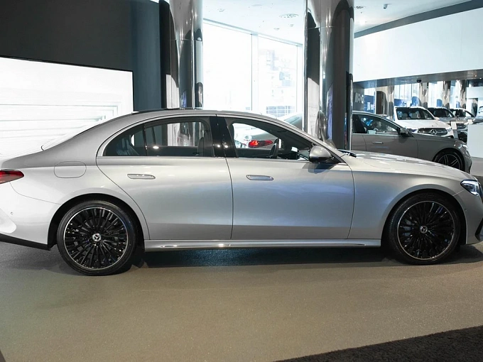 Mercedes-Benz E-Класс Серый Non metallic фото 2
