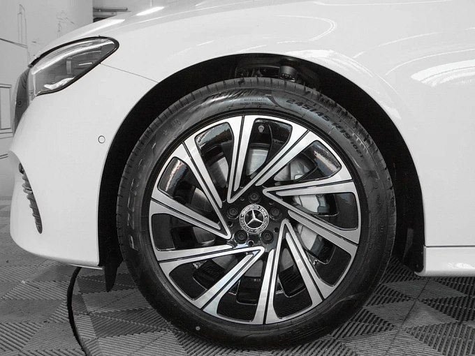 Mercedes-Benz E-Класс Белый Non metallic фото 19