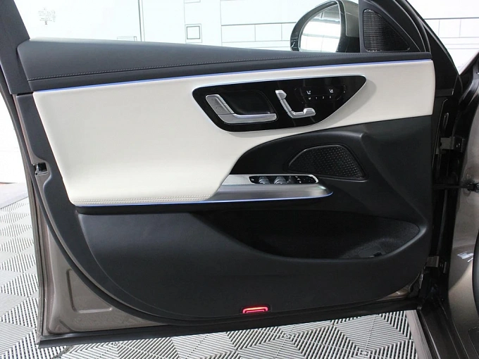 Mercedes-Benz E-Класс Серый Non metallic фото 22