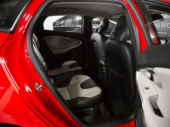 Volvo V40 2017 1.5 AT (152 л.с.) фото 10