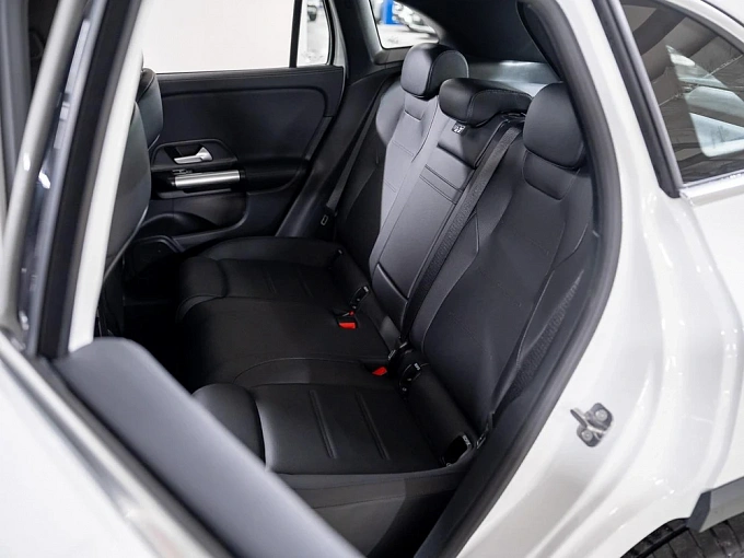Mercedes-Benz GLA Белый Non metallic фото 9