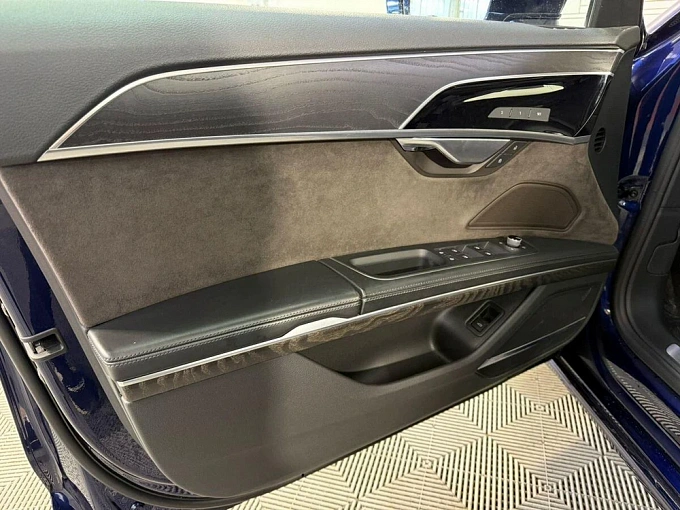 Audi A8 2018 3.0 AT 4WD (340 л.с.) фото 23