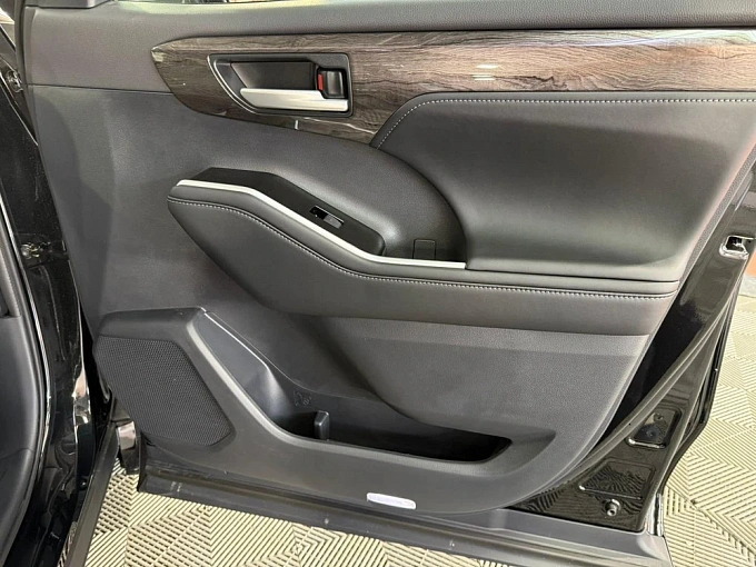 Toyota Highlander Черный Non metallic фото 32