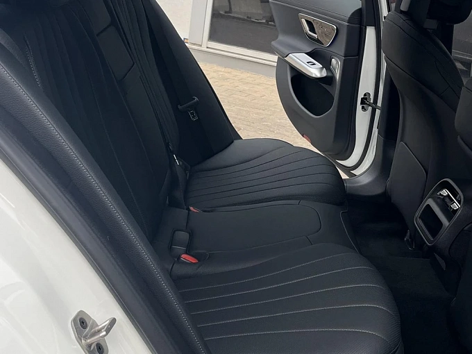Mercedes-Benz E-Класс Белый Non metallic фото 18