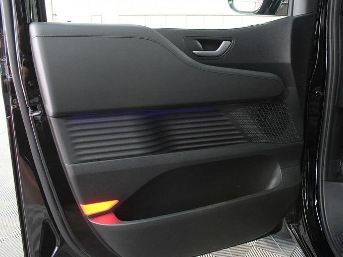 Hyundai Staria Черный Non metallic фото 23