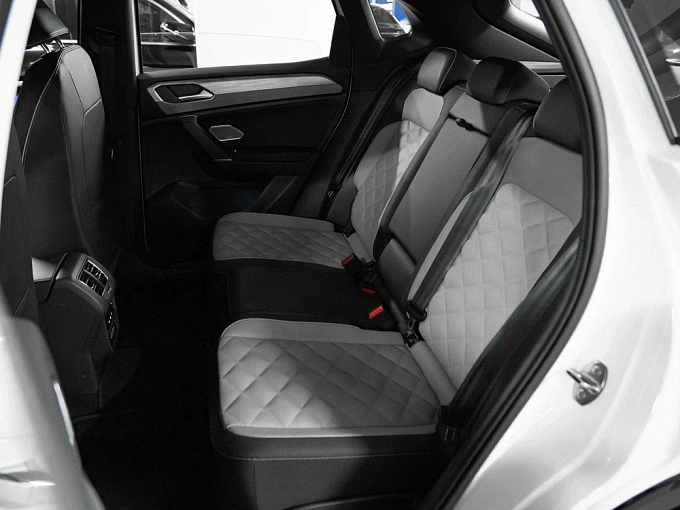 Volkswagen Tayron 2023 2.0 AMT 4WD (220 л.с.) фото 9