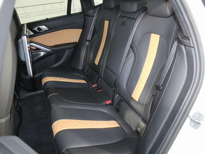 BMW X6 M 2022 4.4 AT 4WD (625 л.с.) фото 14