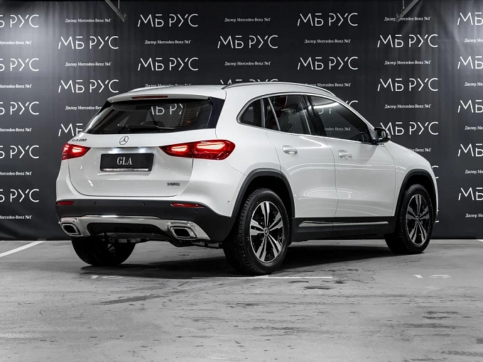Mercedes-Benz GLA Белый Non metallic фото 3