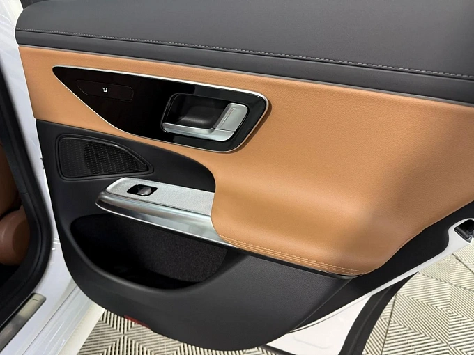 Mercedes-Benz E-Класс Белый Non metallic фото 28