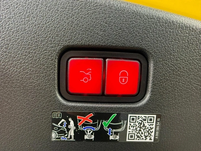 Mercedes-Benz CLE AMG Желтый Non metallic фото 24