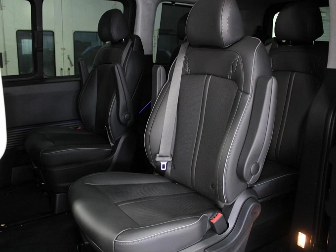 Hyundai Staria Черный Non metallic фото 14