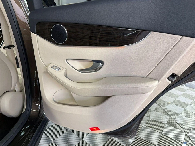 Mercedes-Benz GLC 2016 250 2.0 AT 4Matic (211 л.с.) фото 25