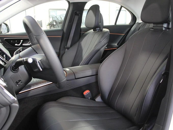 Mercedes-Benz E-Класс Белый Non metallic фото 16