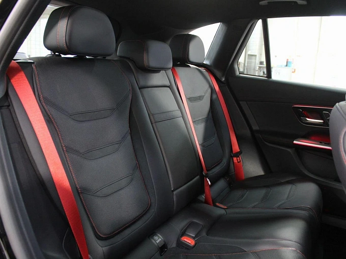Mercedes-Benz GLC AMG 2024 2.0 AT 4WD (421 л.с.) фото 17