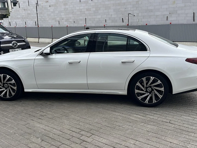 Mercedes-Benz E-Класс Белый Non metallic фото 3