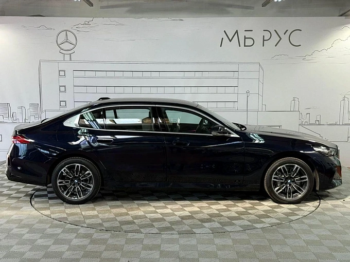 BMW 5 серии 2025 2.0 AT 4WD (258 л.с.) фото 7