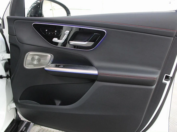 Mercedes-Benz GLC AMG 2024 2.0 AT 4WD (421 л.с.) фото 30