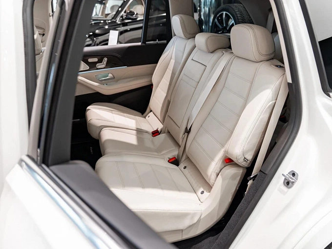 Mercedes-Benz GLS Белый Non metallic фото 11