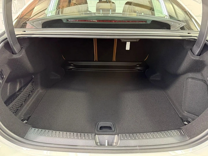 Mercedes-Benz E-Класс Белый Non metallic фото 18