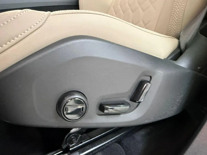 Volvo XC60 Черный Non metallic фото 20