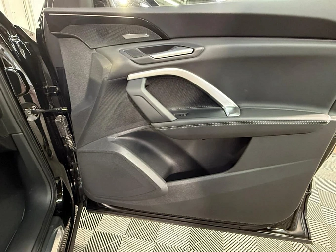 Audi Q5 Черный Non metallic фото 30