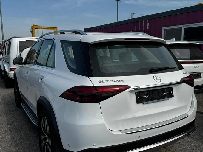 Mercedes-Benz GLE Белый Non metallic фото 2
