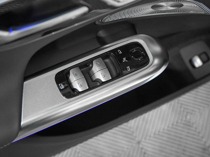 Mercedes-Benz E-Класс Белый Non metallic фото 22