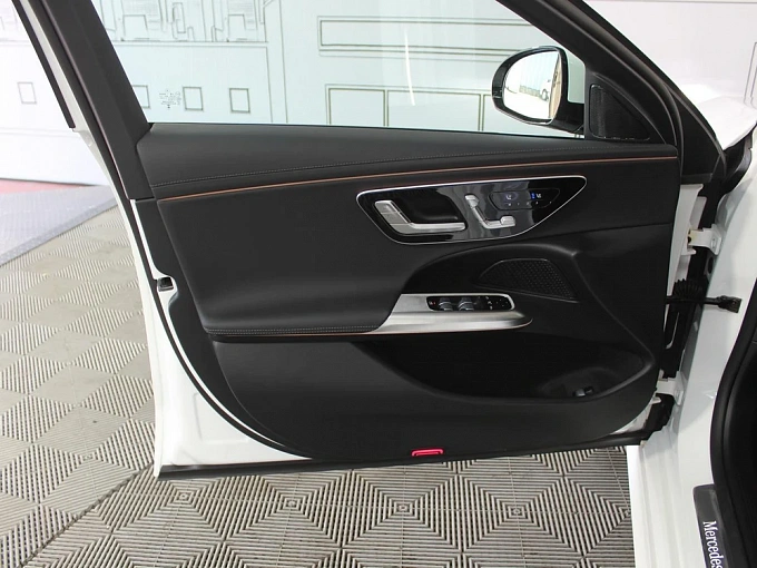 Mercedes-Benz E-Класс Белый Non metallic фото 14