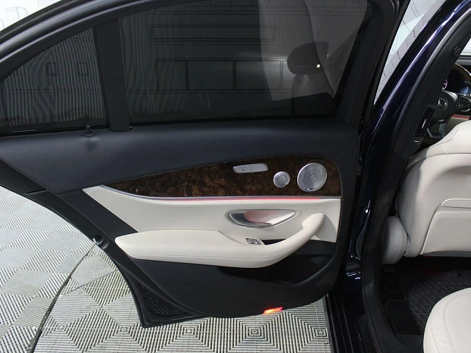 Mercedes-Benz E-Класс 2017 400 3.0 AT 4Matic (333 л.с.) фото 25