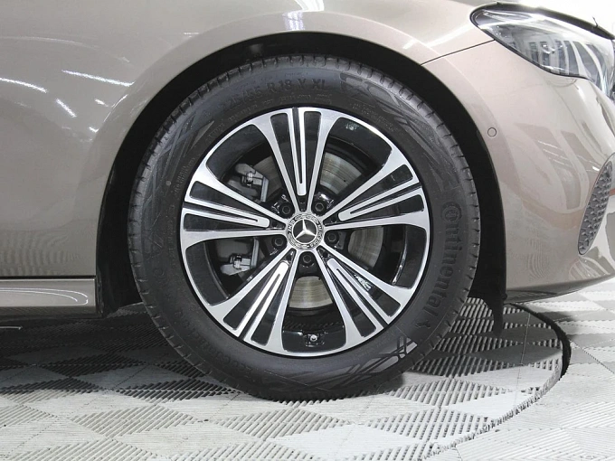 Mercedes-Benz E-Класс Серый Non metallic фото 21