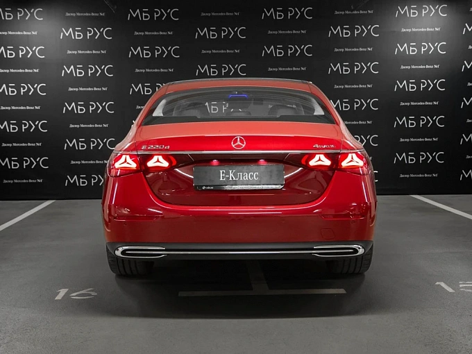 Mercedes-Benz E-Класс Красный Non metallic фото 4