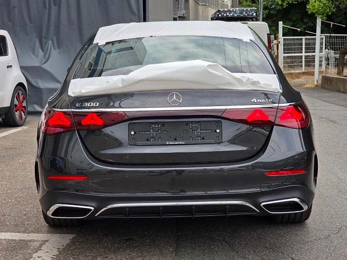 Mercedes-Benz E-Класс Серый Non metallic фото 3