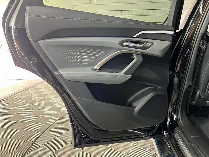 Audi Q5 Черный Non metallic фото 28