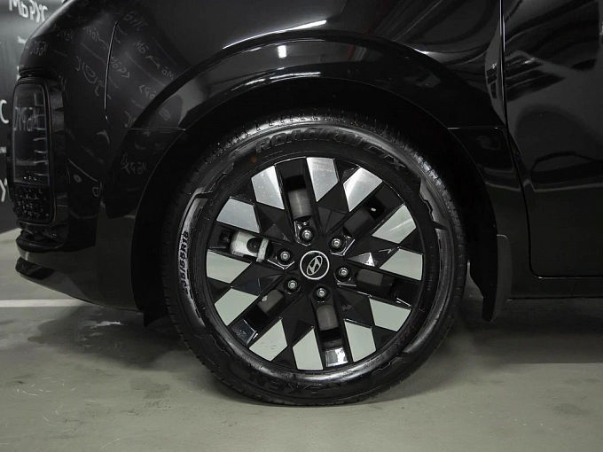 Hyundai Staria Черный Non metallic фото 15