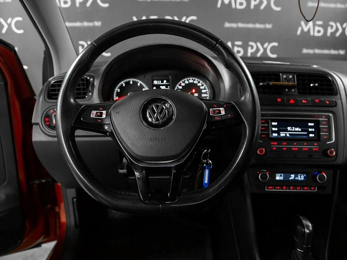 Volkswagen Polo 2016 1.6 AT (110 л.с.) фото 12