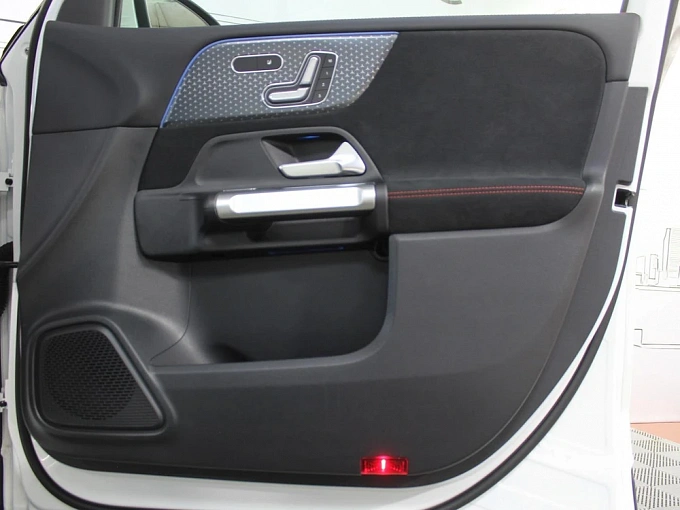 Mercedes-Benz GLB Белый Non metallic фото 28