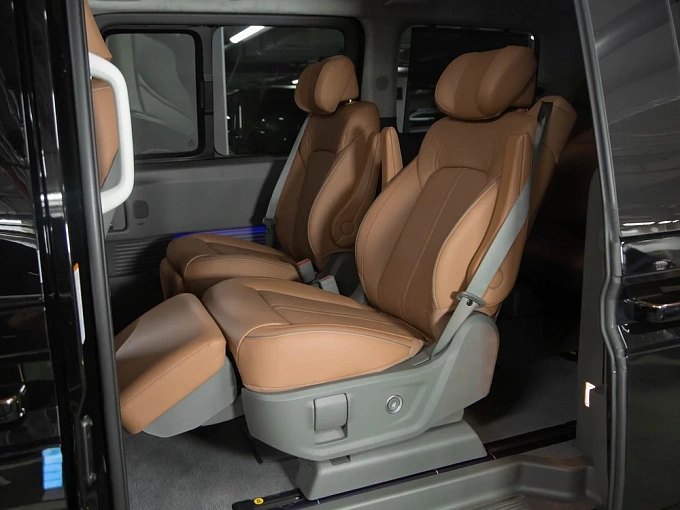 Hyundai Staria Черный Non metallic фото 13
