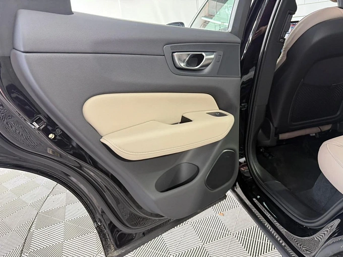 Volvo XC60 Черный Non metallic фото 25