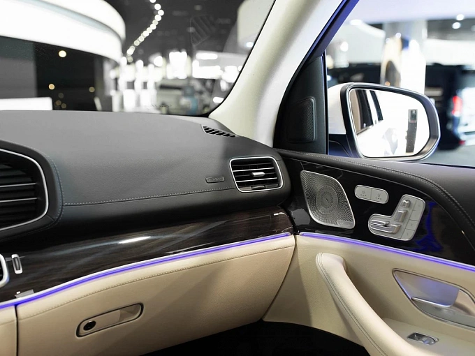 Mercedes-Benz GLS Белый Non metallic фото 27