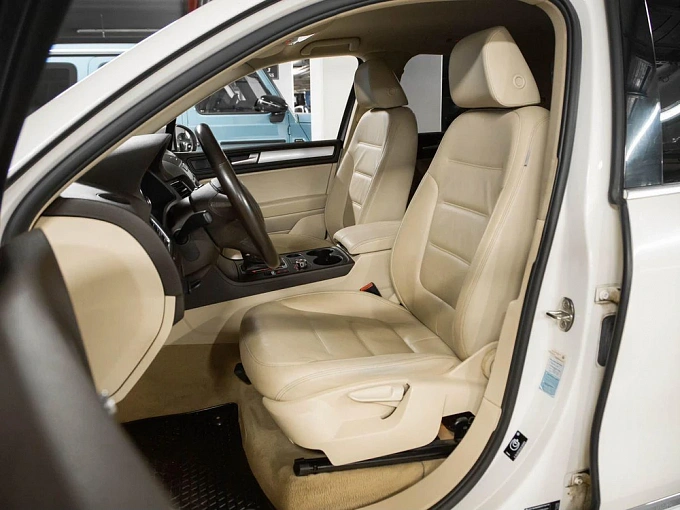 Volkswagen Touareg 2011 3.6 AT 4WD (249 л.с.) фото 7