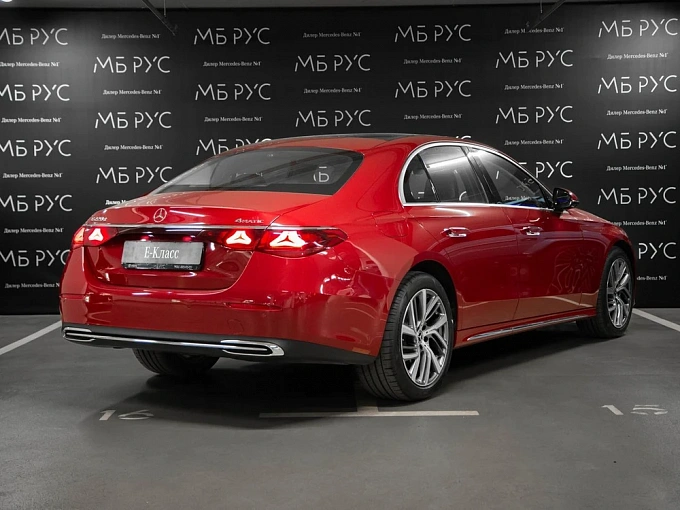 Mercedes-Benz E-Класс Красный Non metallic фото 3