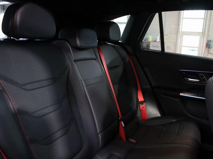 Mercedes-Benz GLC AMG 2024 2.0 AT 4WD (421 л.с.) фото 17
